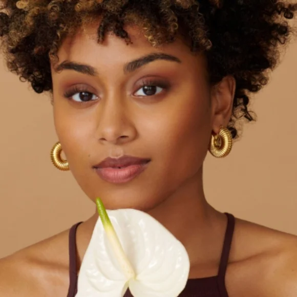 18K TEXTURED CHUNKY RIBBED AMOUR ROBYN TUBES - Picture 4 of 7